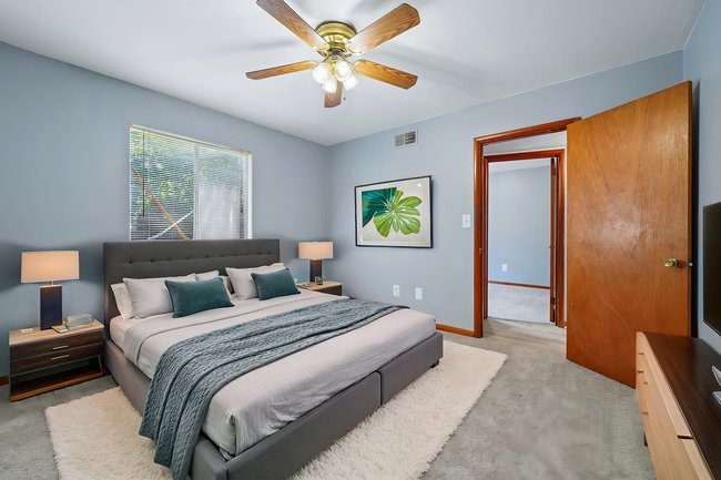 interior view Sherman Oaks - Heritage Oaks